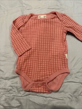 Rabbit + Bear Long-Sleeve Grid Print Baby Bodysuit in Dusty Pink